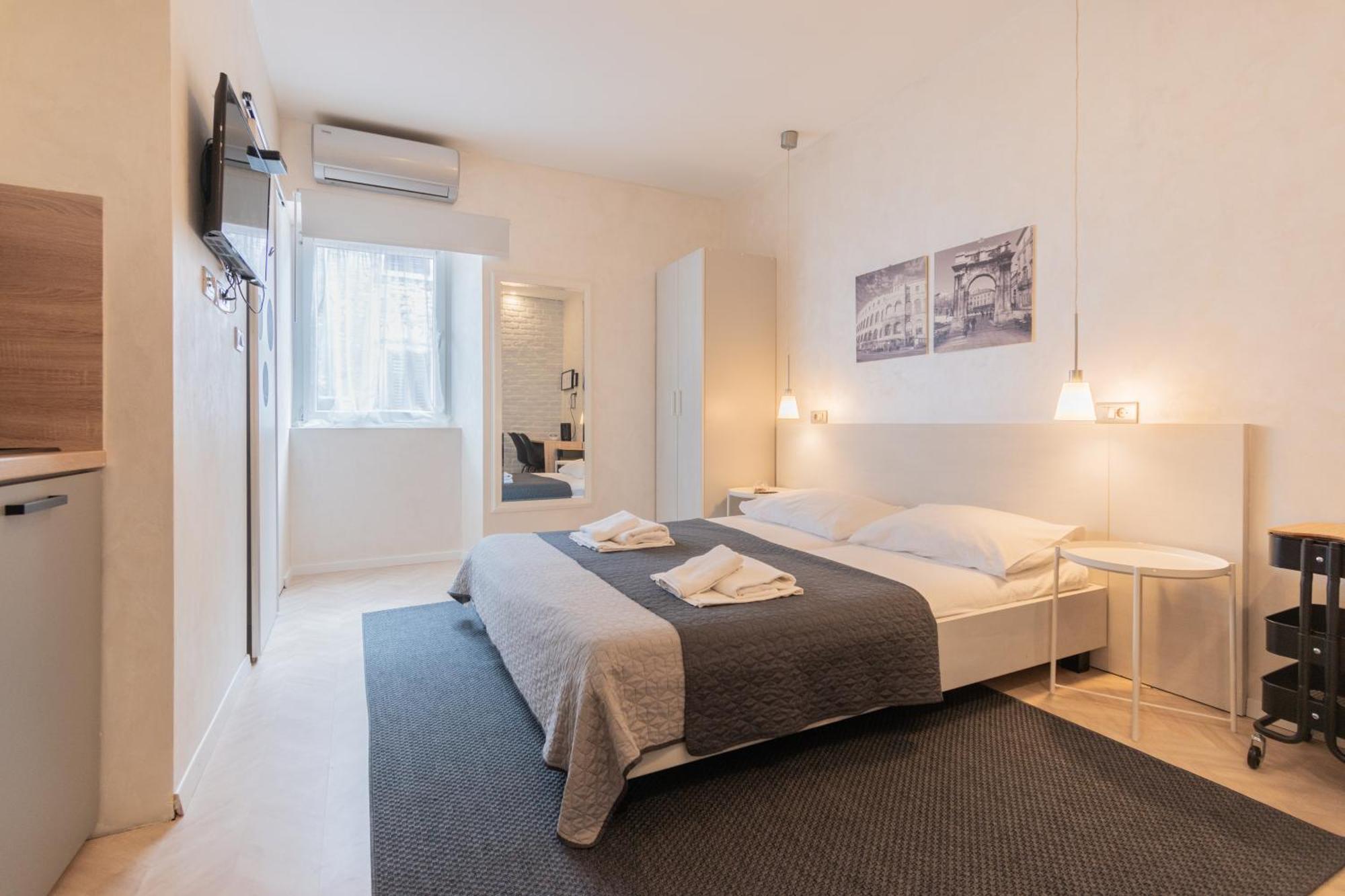 L&B Old Town Studio Apartments Pula Ruang foto